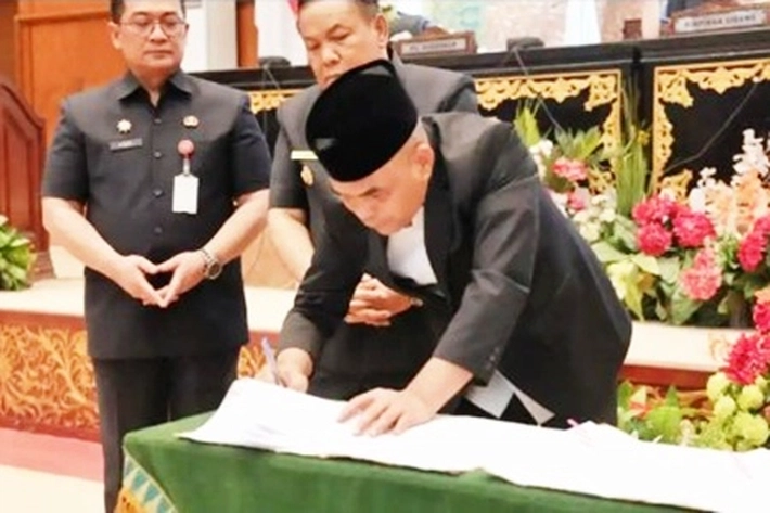 Dewan Sahkan APBD-P Riau Rp8,378 Triliun yang Diharapkan Tidak Memperlebar Ruang Fiskal
