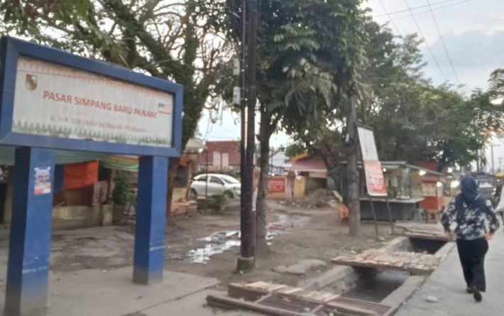 Aktivitas Perdagangan di Pasar Simpang Baru Panam Sempat Terhenti karena Ada yang Mengaku Sebagai Pemilik Lapak dan Kios Diatas Aset Pemerintah