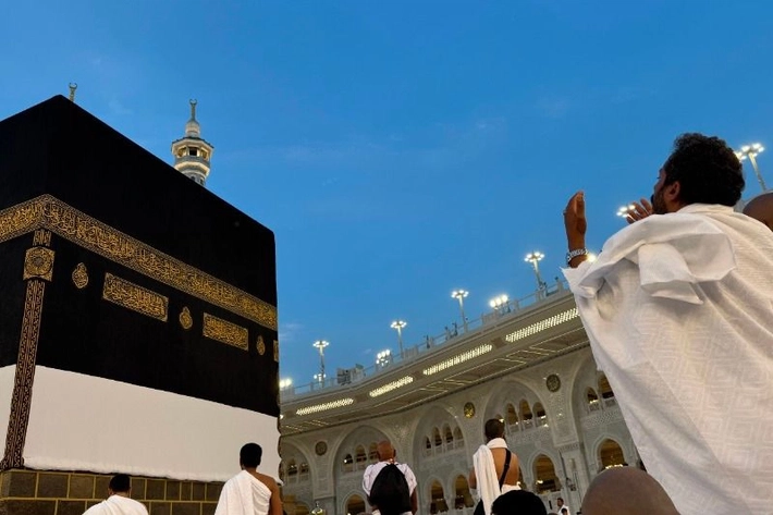 Bangunan Suci Ka'bah yang Berbentuk Kubus Memiliki Dua Lapisan Atap