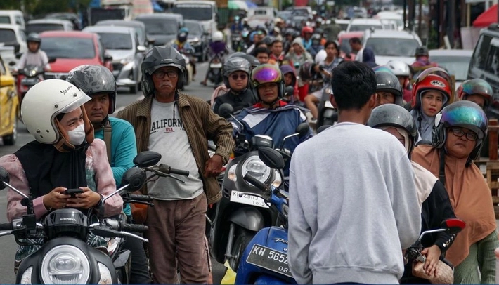  Pertamina Diminta Tambah Pasokan BBM karena Kenderaan Banyak yang Antrean