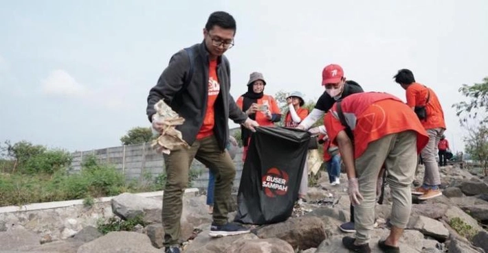 Pemuda Diajak Bersihkan Lingkungan dan Pulihkan Penghijauan Jalan