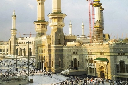 Ada Dua Wajah yang Hidup Berdampingan di Makkah Sebagai Perjalanan Spiritual Umat Islam