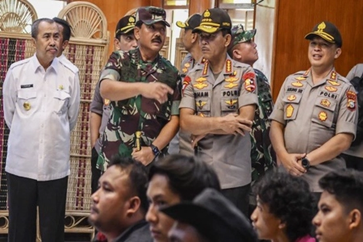 Gubernur Riau Minta Perusahaan Stop Impor Pekerja